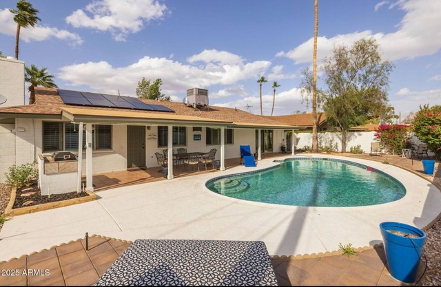 Stylish 4BR Pool Oasis,ASU,Spring Training! Old Town Scottsdale 10 minutes away.