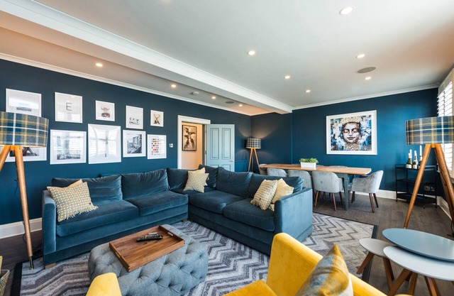 Stylish and chic apartment on Charlotte Square