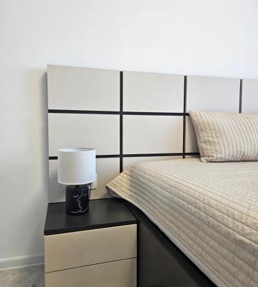 Stylish and Modern 1bdrm apt free private parking