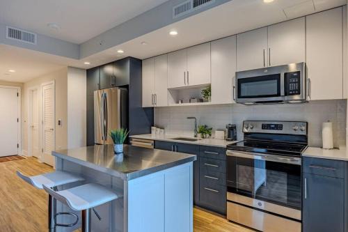 Stylish Apt Near Old Town