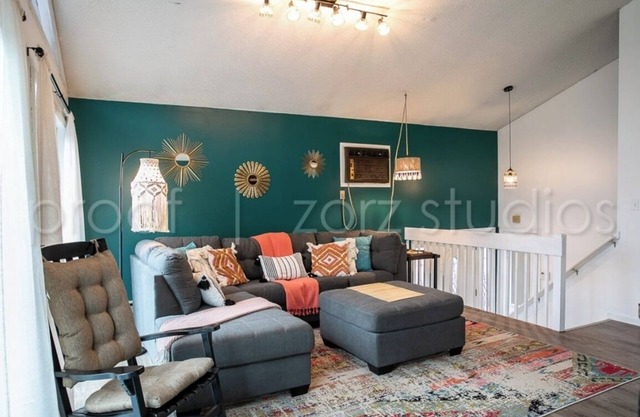 Stylish Chalet with Private Sauna, Lake in Saw Creek. Bushkill. Pocono.