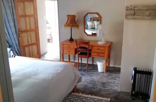 Stylish & comfortable. Close to golf course, shopping & hiking