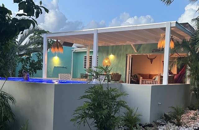 Stylish comfortable home with private pool at walking distance Piscadera Beach