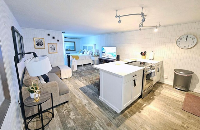 Stylish Condo Steps to Beach
