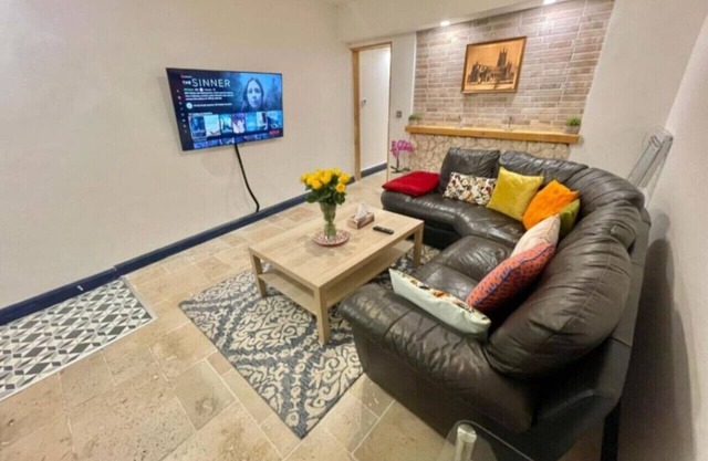 Stylish Cottage for Long stays Gloucester city centre