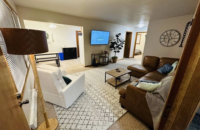 Stylish & Cozy APT-Self Check-In & Free Parking