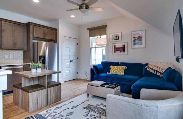Stylish East Nashville Townhouse for 6