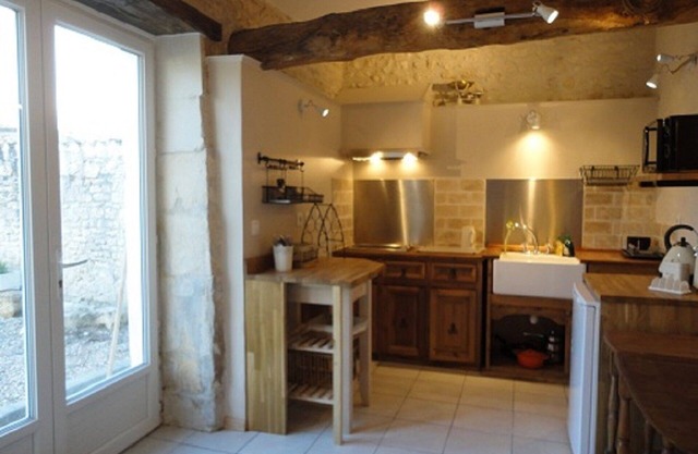 Stylish Spacious Studio Apartment, with Shared Pool & Games Barn