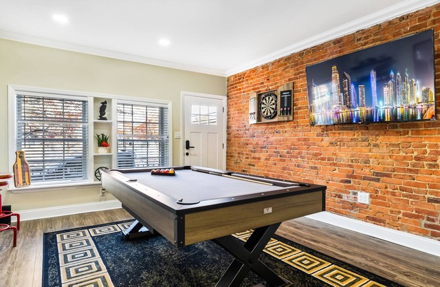 Stylish, Fun and Cozy | Pool table, Dart board and Parking