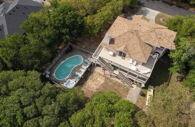 Stylish Home with Pool, Hot Tub & Walk to Beach