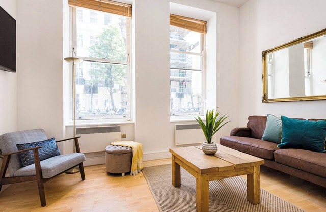 Stylish Hyde Park Apartment