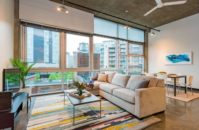Stylish Loft 0.7 Miles From Downtown!