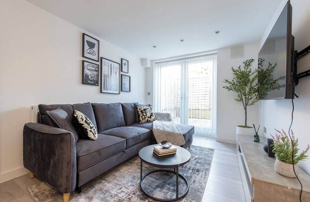 Stylish Luxe Apartment in Crayford