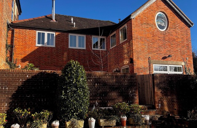 Stylish Mews House in Central Devizes, with parking