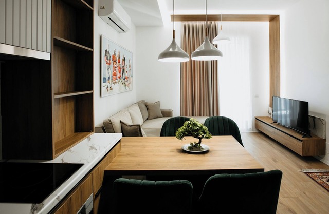 Stylish nest @15 min to center (A/C, Balcony)