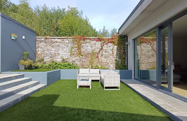 Stylish & New| In Heart of Town | Garden & Firepit