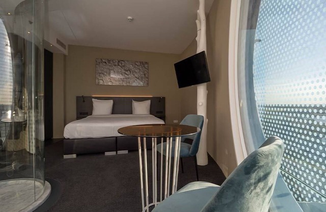 Stylish Oasis | Canal Belt, Keukenhof, & De Hoge Dijk Golf Course Nearby