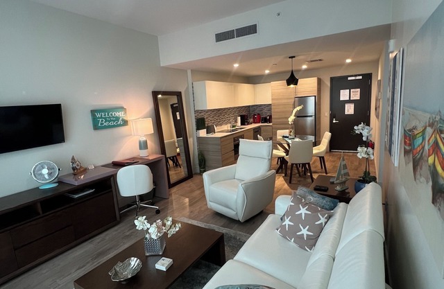 Stylish Oceanview apartment in Hollywood Beach + 2 free bikes