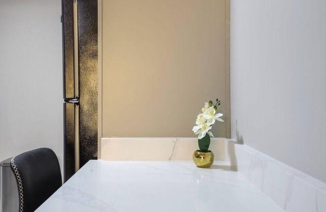 Stylish & Peaceful Haven - 10mins to O'Hare Airport!