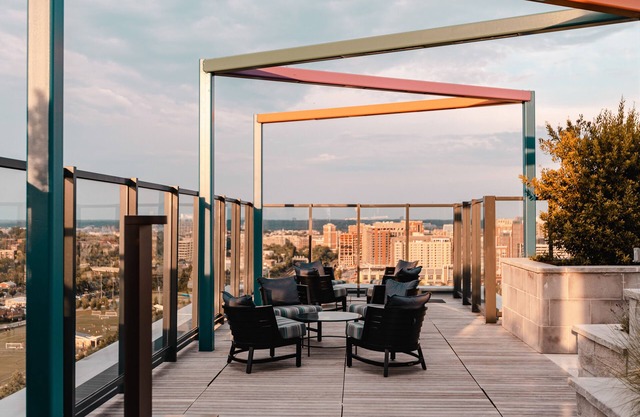 Stylish Pet Friendly Space w/Balcony, Gym, Pool