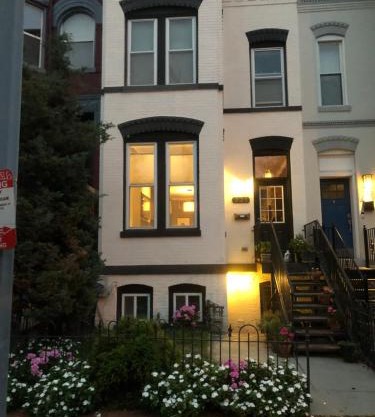Stylish Renovated Flat, Central, Walk to DC Sights