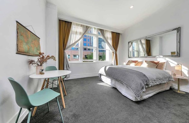 Stylish Retreat with city views in Auckland CBD