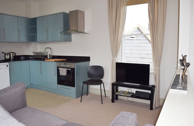 Stylish + Spacious 1 Bedroom Flat in Hammersmith