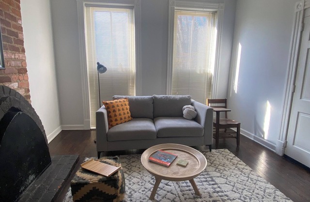 Stylish Studio Apt. w/Parking in Heart of The Fan