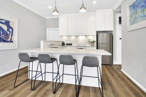 Stylish, Sunny & Spacious 2 Bedroom Apartment, Mosman