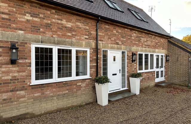 Stylish Surrey Hills house - 2 en-suite bedrooms (can +2 annex)