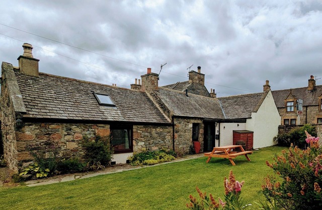 Stylish traditional cottage in the heart of Whisky country