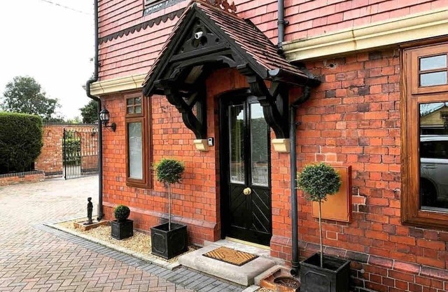 Stylish two bedroom apartment near Rookery Hall