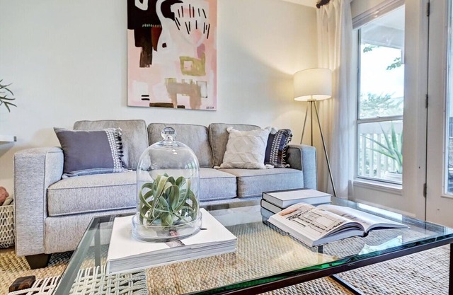 Stylish Uptown condo in Historic 4th Ward!