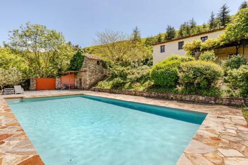Stylish villa with large pool and stunning views