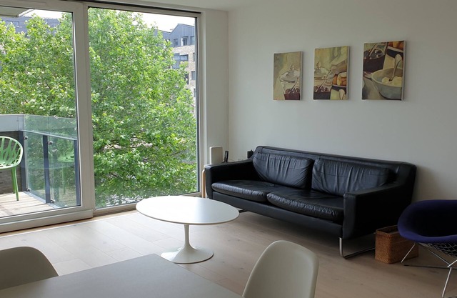 Stylish waterside apartment, near The Angel, a historic part of central London
