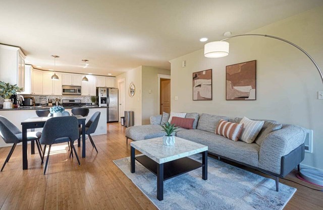 Stylist Home with Dual Suites near Green Lake