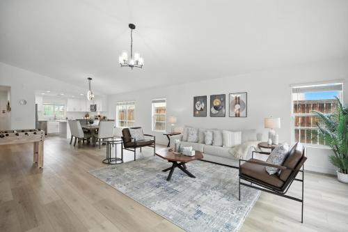 Sunny Desert Retreat Near Coachella & Stagecoach home