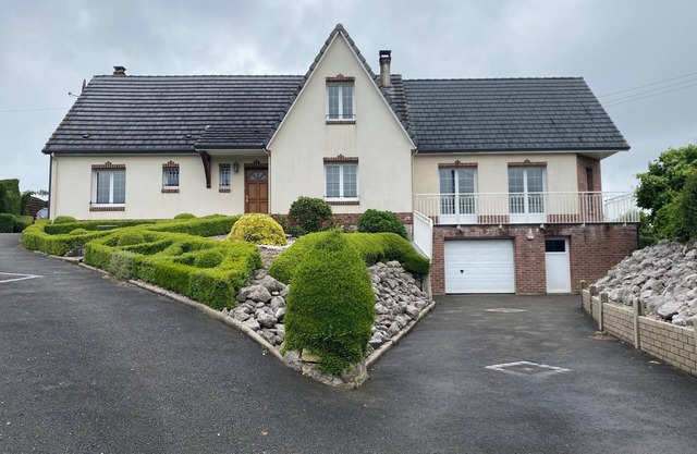 Sublime, cozy 8-9 person gite in the green hills of the Ternois in Fiefs (62)