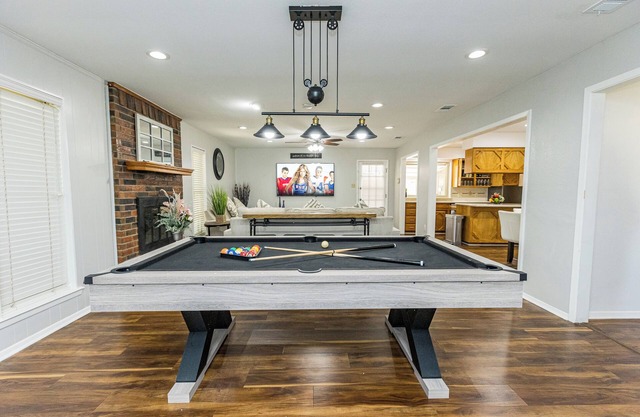 Suburban Oasis,Pool& Spa, Ping pong, Air Hockey, Pool table & Arcade, Cul De Sac