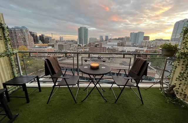 Sugar Shack Studio | Downtown Skyline Views