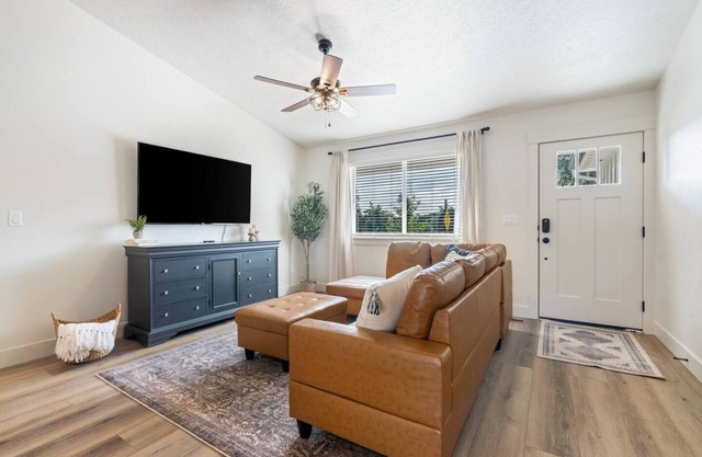 Sugar St. Nampa Home | Hot Tub | Greenbelt | Downtown