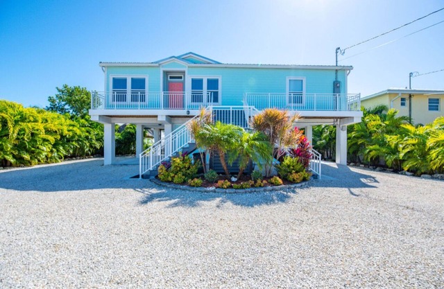 Sugarloaf Key - Beautiful 3-bedroom house on a canal with a boat lift!