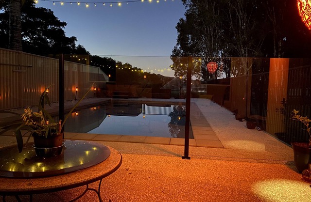 Suit 10-12 people, golf course views, kangaroos at the gate, pool,nPet friendly