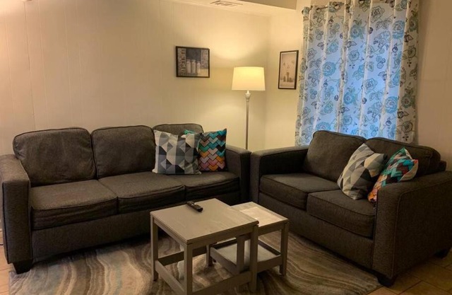 Suite 6, Sleep 4, Walk to Attractions in Uptown