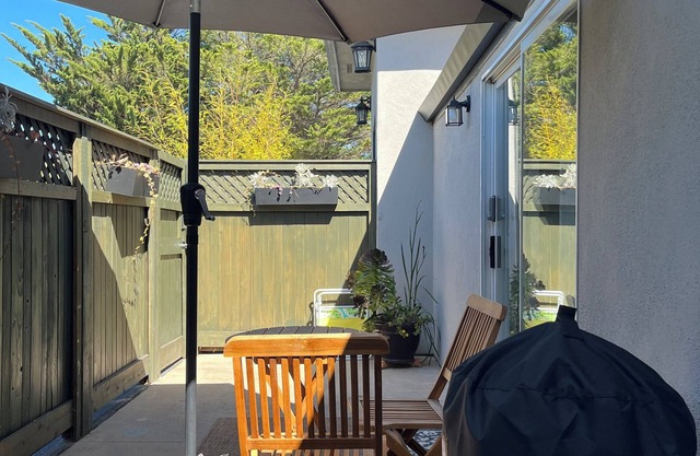 Suite A Work Play and Stay by the beach. Trails to the water from property.