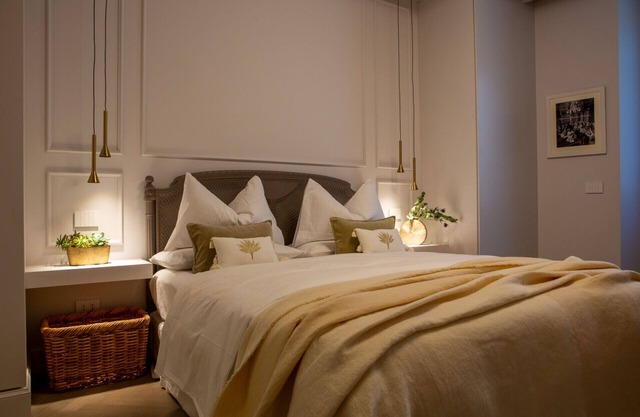 Suite Corti Cernobbio-Central, 1 minute stroll to Lake/Private Parking