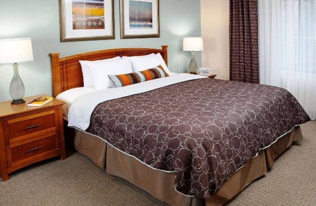 Suite Life: Unwind and Explore in Park Meadows! Outdoor Pool, BBQ Facilities!