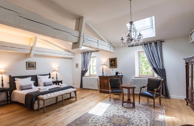 Suite Olivier, Château Gassies, charm 15 minutes from Bordeaux, up to 4 guests