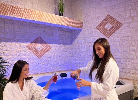 Suite Privative Jacuzzi Sauna de la Villa Del Castagnol