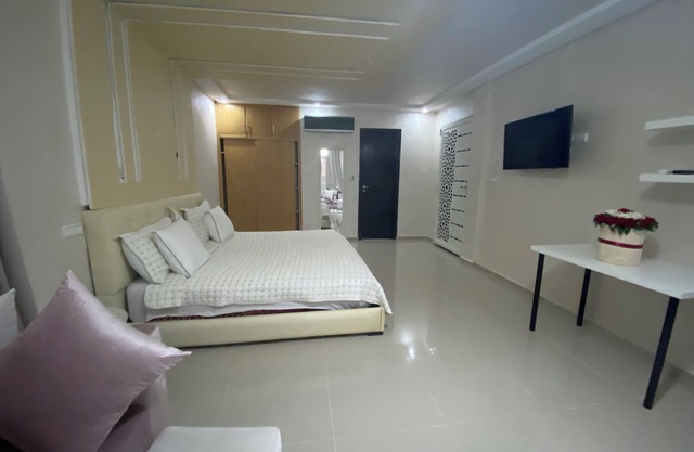 Suite Rosenbaum, Guitar Palace